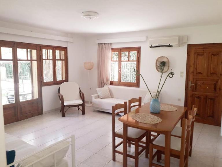 Small Theater Apartment Epidaurus Eksteriør bilde